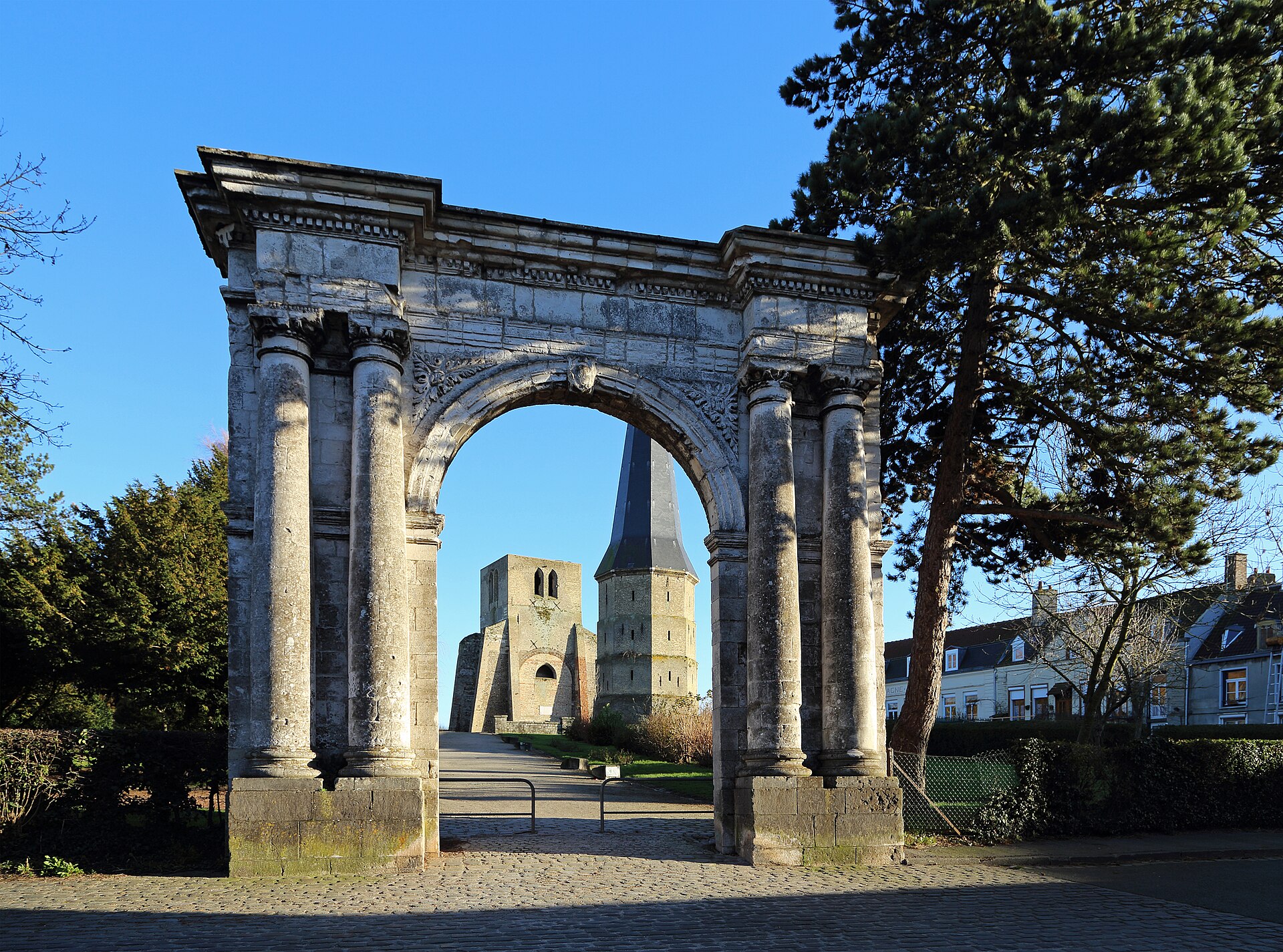 Marble Gate, Bergues