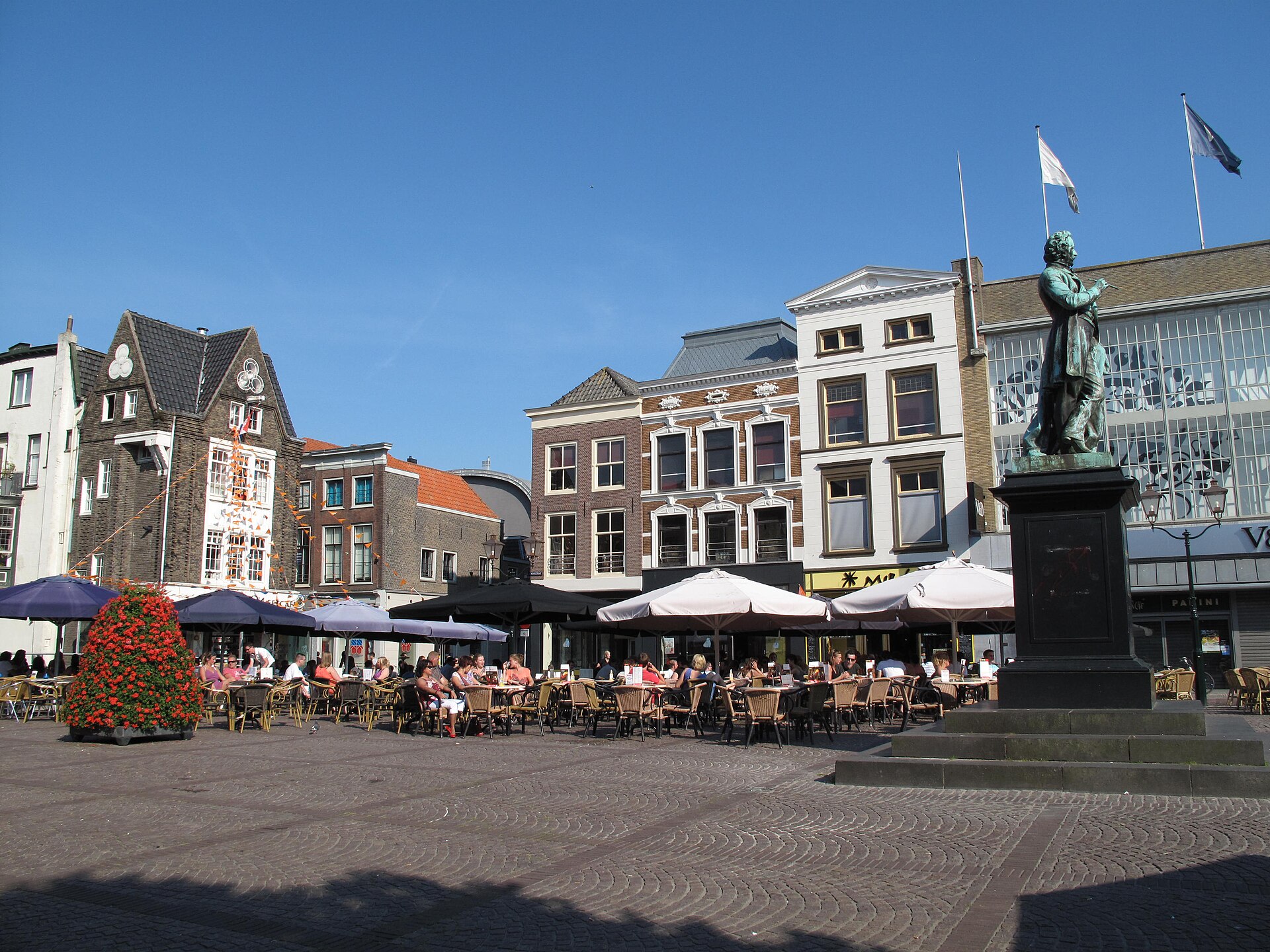 Statue of Ary Scheffer, Dordrecht