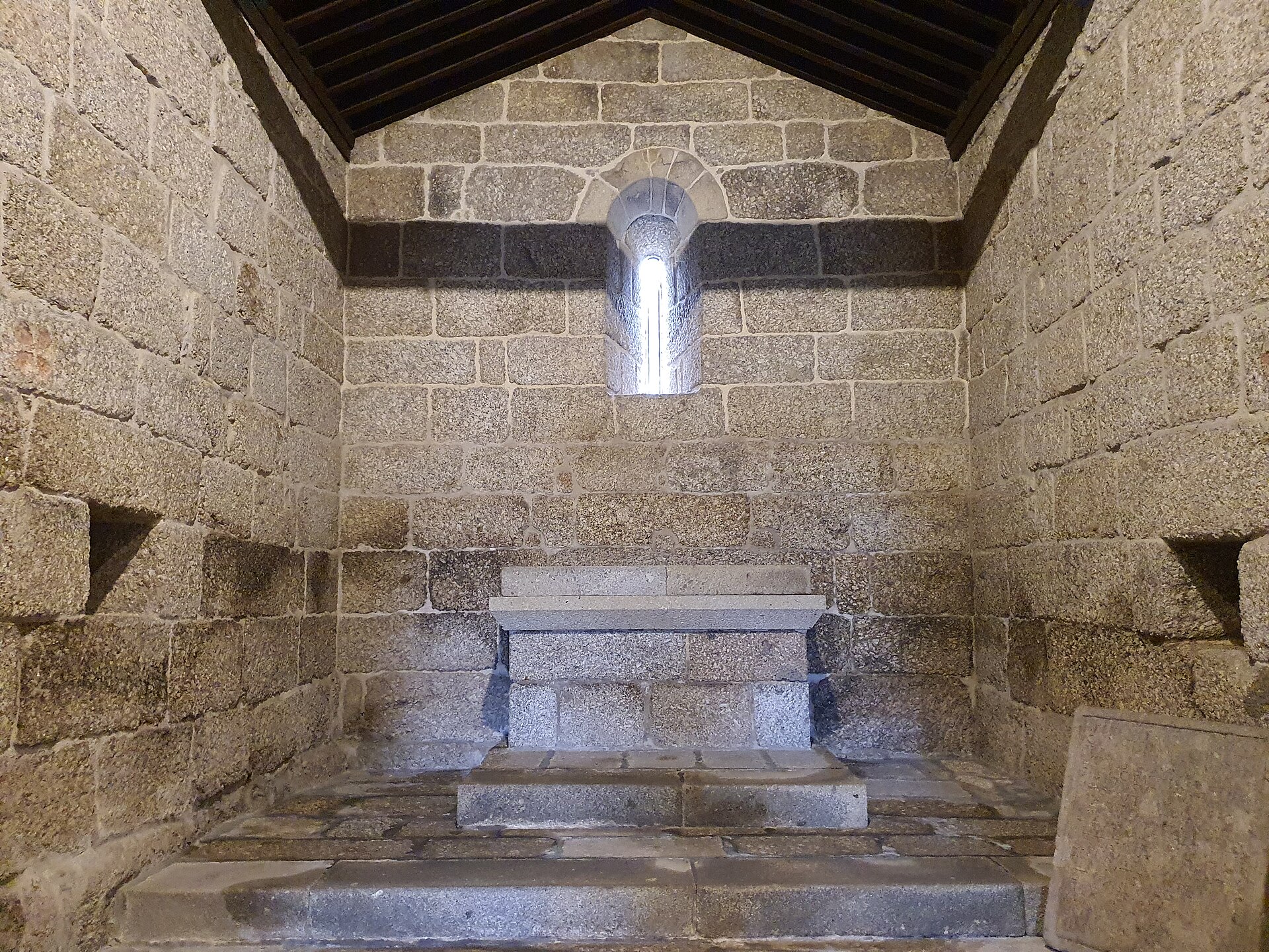 Igreja de São Miguel do Castelo, Guimaraes