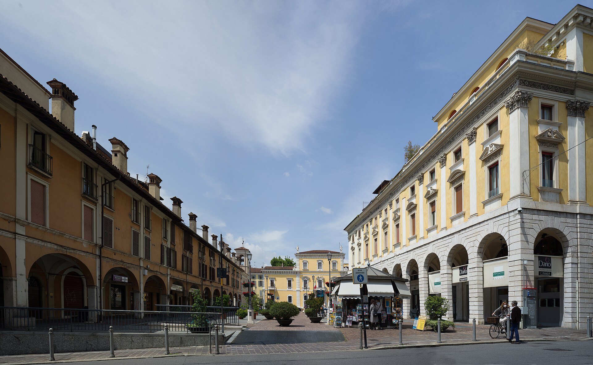 Piazza dell'Anfiteatro, Lucca
