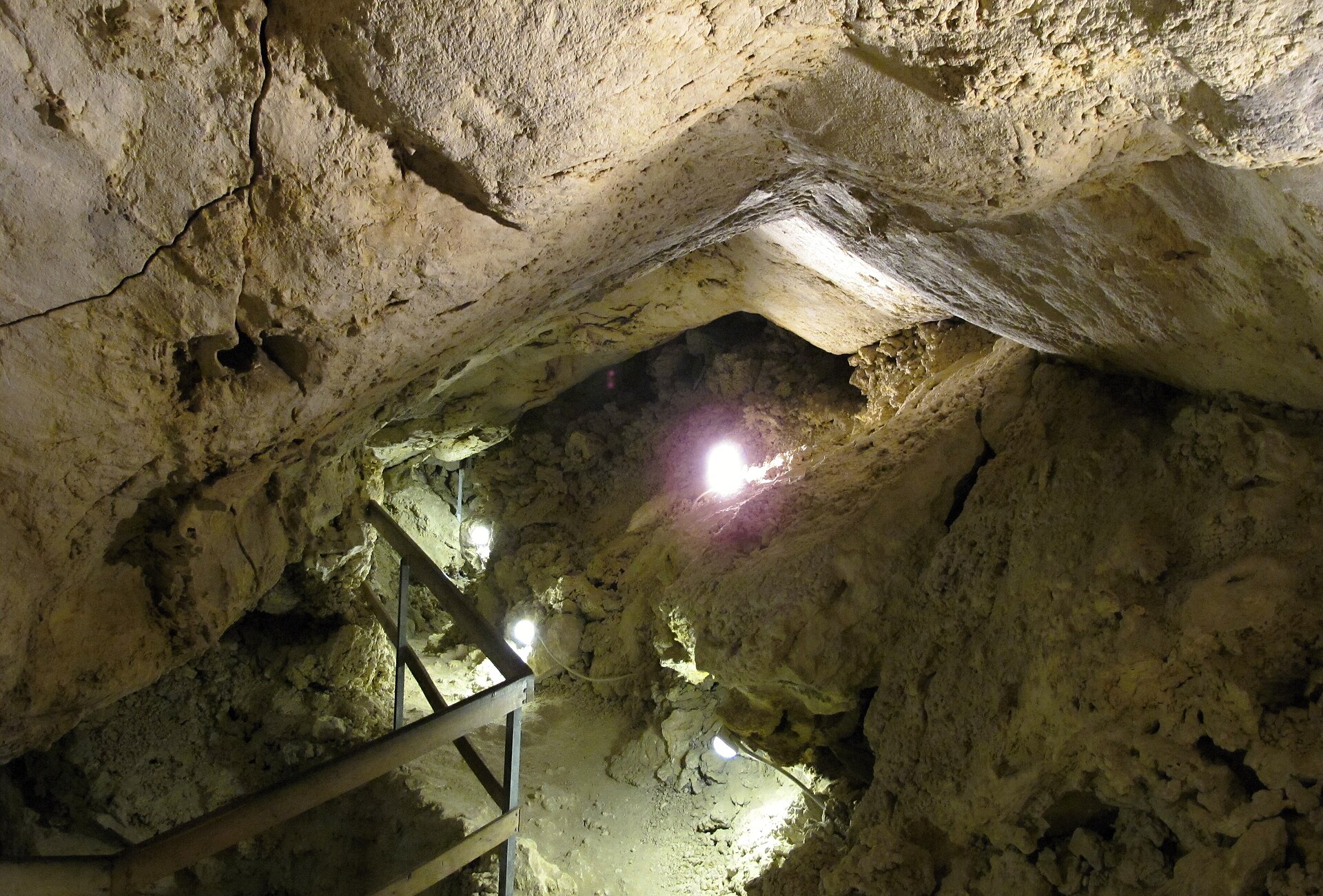 Cave Turold, Mikulov