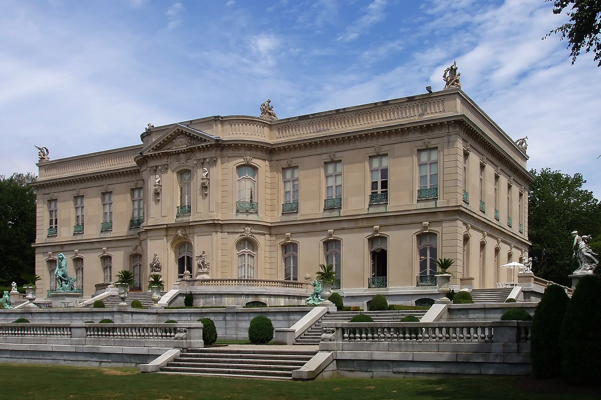The Elms, Newport
