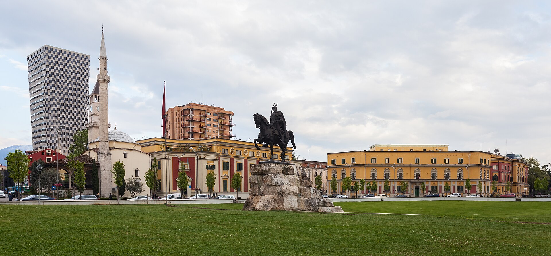 Skanderbeg Square, Tirana