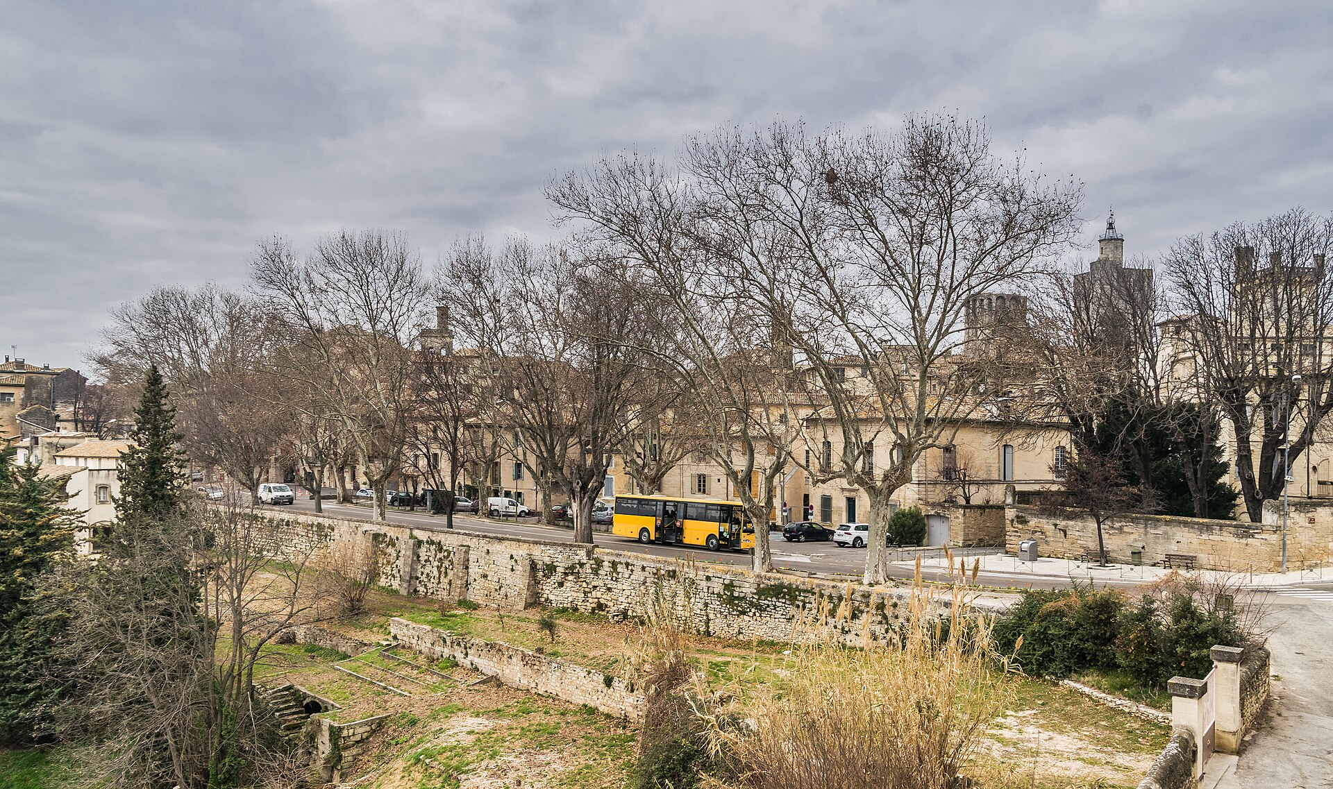 Uzes