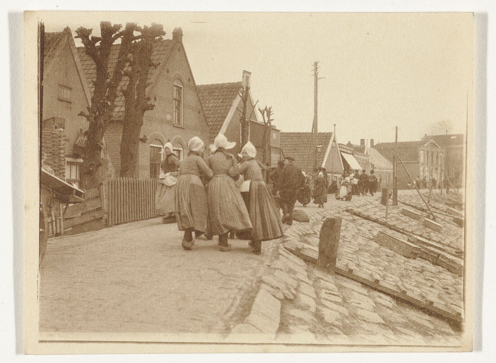 De Dijk van Volendam, Volendam